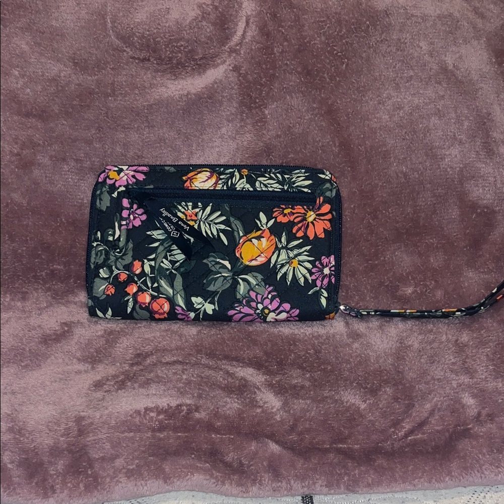 Vera Bradley Dark Green Fresh cut flowers pattern Quilted Wristlet Wallet NWOT